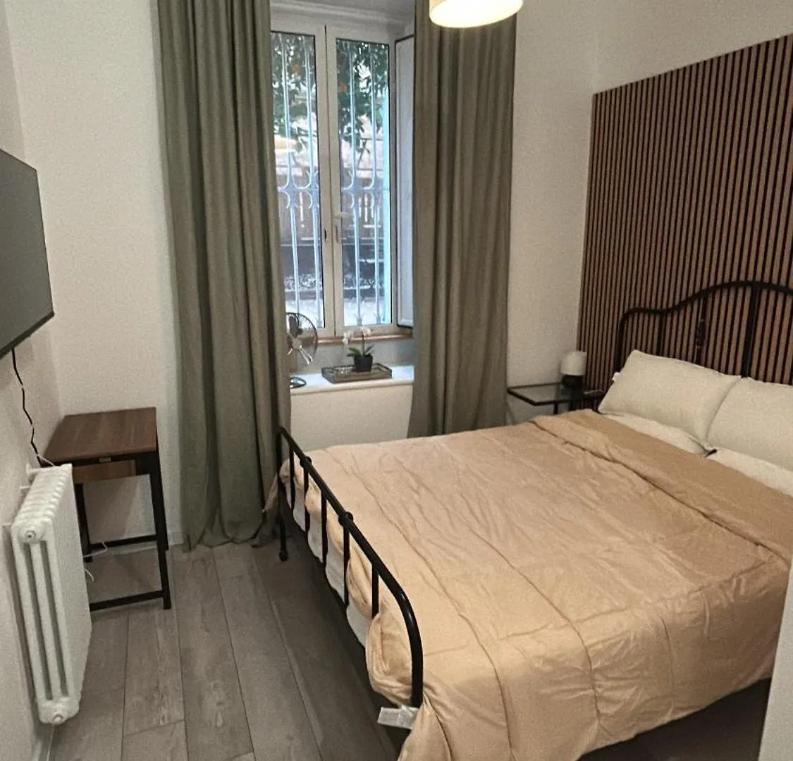 Leonidas House 2 Rome Apartment